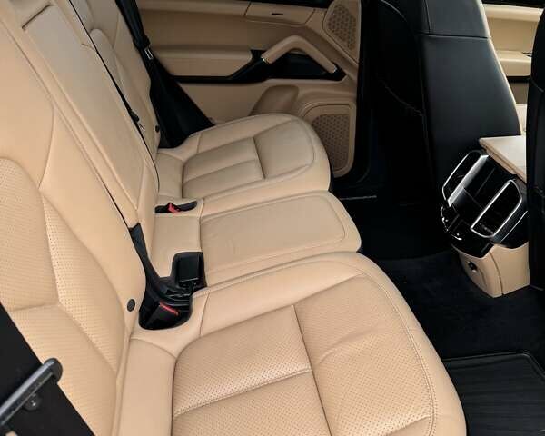 Чорний Порше Cayenne, об'ємом двигуна 4.13 л та пробігом 225 тис. км за 47000 $, фото 8 на Automoto.ua