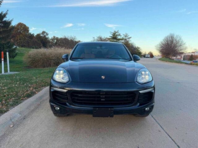 Черный Порше Каен, объемом двигателя 3.6 л и пробегом 74 тыс. км за 10000 $, фото 1 на Automoto.ua