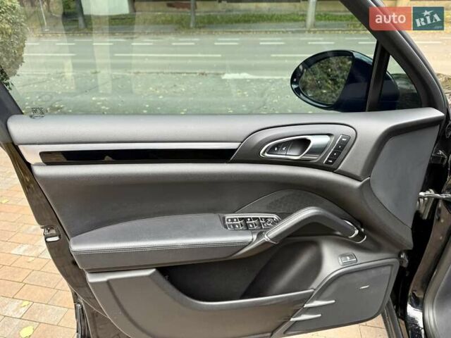 Черный Порше Каен, объемом двигателя 3 л и пробегом 140 тыс. км за 25900 $, фото 61 на Automoto.ua