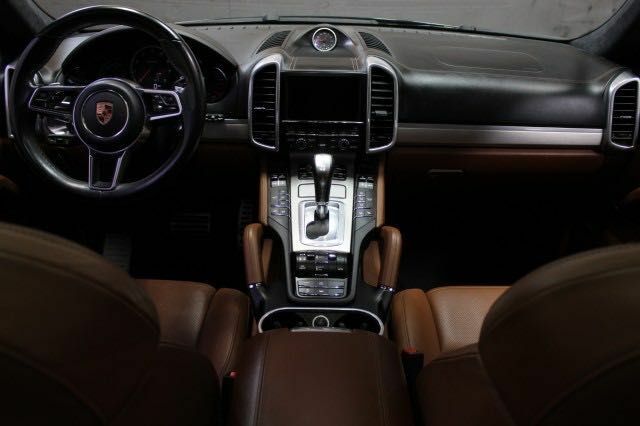 Черный Порше Каен, объемом двигателя 3.6 л и пробегом 132 тыс. км за 25500 $, фото 12 на Automoto.ua