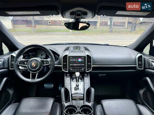 Черный Порше Каен, объемом двигателя 3 л и пробегом 140 тыс. км за 25900 $, фото 70 на Automoto.ua