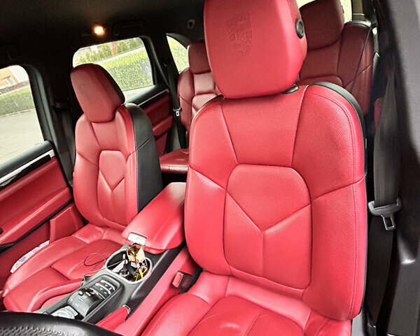 Черный Порше Каен, объемом двигателя 3 л и пробегом 118 тыс. км за 60000 $, фото 9 на Automoto.ua