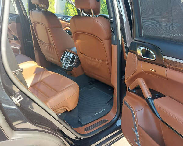 Чорний Порше Cayenne, об'ємом двигуна 4.13 л та пробігом 202 тис. км за 42000 $, фото 17 на Automoto.ua