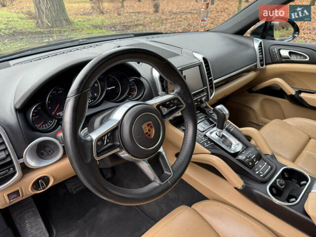 Черный Порше Каен, объемом двигателя 2.97 л и пробегом 249 тыс. км за 37000 $, фото 22 на Automoto.ua