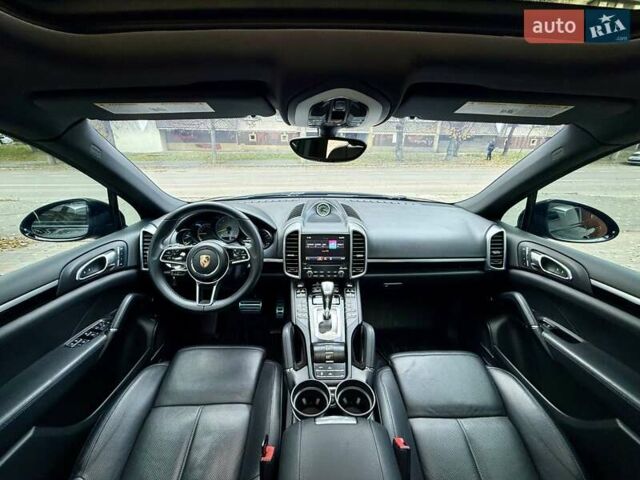 Черный Порше Каен, объемом двигателя 3 л и пробегом 140 тыс. км за 25900 $, фото 72 на Automoto.ua