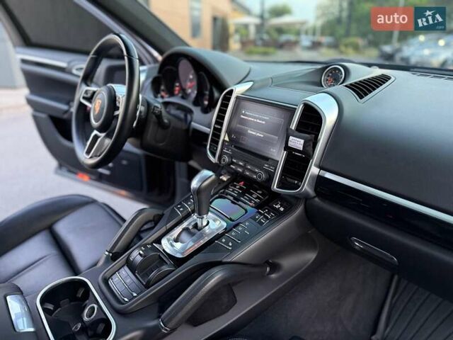 Черный Порше Каен, объемом двигателя 3.6 л и пробегом 99 тыс. км за 34000 $, фото 35 на Automoto.ua