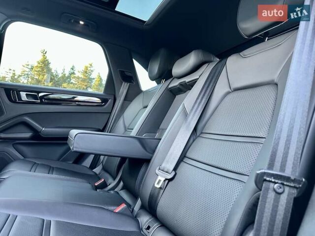 Черный Порше Каен, объемом двигателя 2.89 л и пробегом 76 тыс. км за 57800 $, фото 81 на Automoto.ua