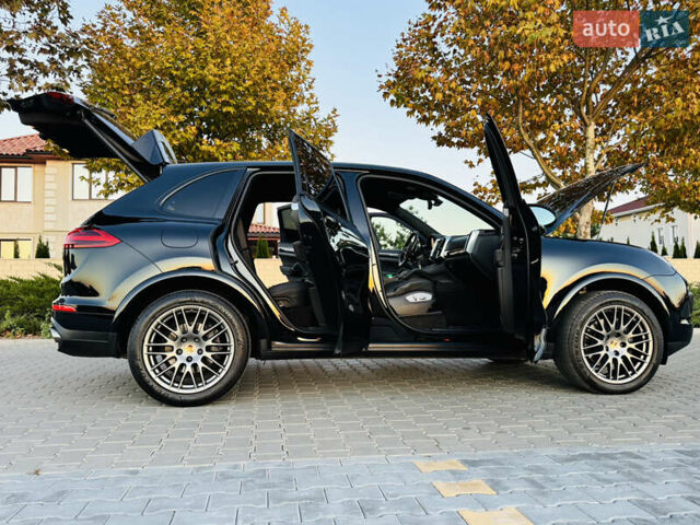 Черный Порше Каен, объемом двигателя 2.97 л и пробегом 131 тыс. км за 37999 $, фото 87 на Automoto.ua