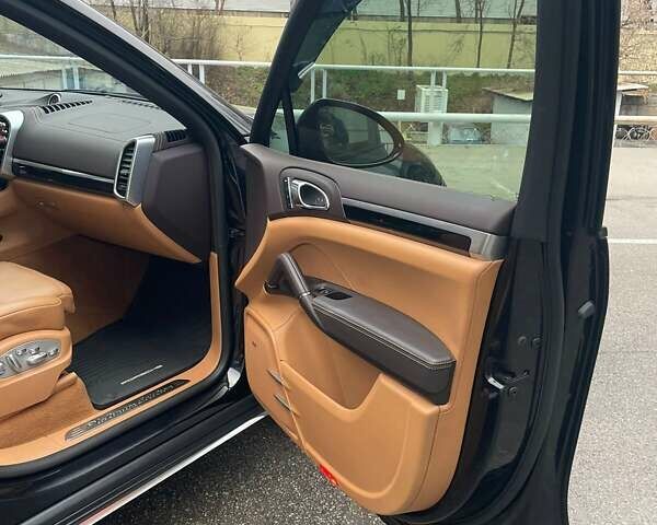 Чорний Порше Cayenne, об'ємом двигуна 3.6 л та пробігом 58 тис. км за 50000 $, фото 15 на Automoto.ua