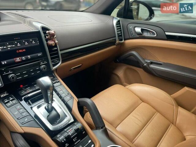 Чорний Порше Cayenne, об'ємом двигуна 3.6 л та пробігом 58 тис. км за 50000 $, фото 18 на Automoto.ua