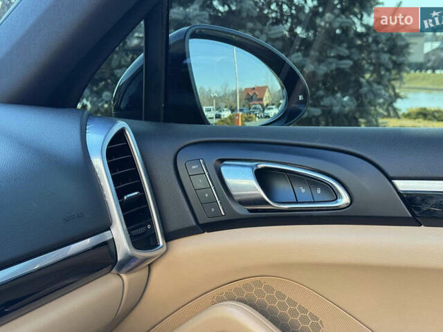 Чорний Порше Cayenne, об'ємом двигуна 3 л та пробігом 155 тис. км за 35000 $, фото 9 на Automoto.ua