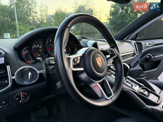 Черный Порше Каен, объемом двигателя 3.6 л и пробегом 99 тыс. км за 34000 $, фото 24 на Automoto.ua