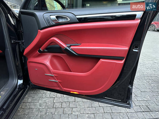 Черный Порше Каен, объемом двигателя 3 л и пробегом 180 тыс. км за 34800 $, фото 11 на Automoto.ua