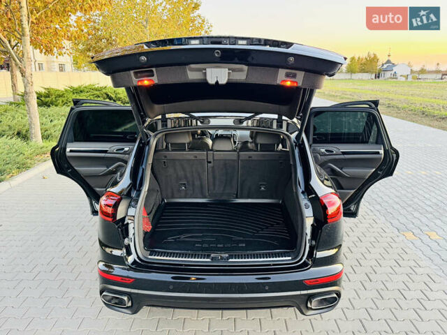 Черный Порше Каен, объемом двигателя 2.97 л и пробегом 131 тыс. км за 37999 $, фото 35 на Automoto.ua