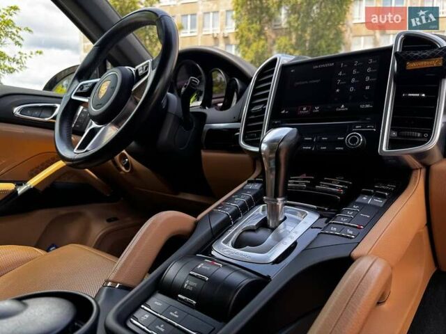 Чорний Порше Cayenne, об'ємом двигуна 3 л та пробігом 110 тис. км за 36000 $, фото 16 на Automoto.ua