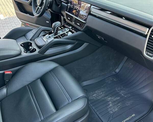 Черный Порше Каен, объемом двигателя 2.9 л и пробегом 110 тыс. км за 68500 $, фото 35 на Automoto.ua