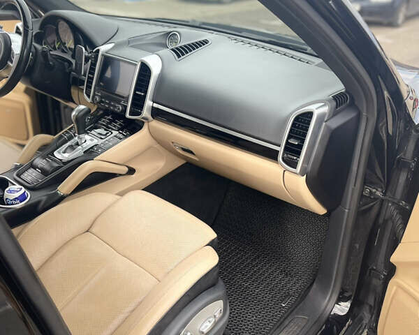 Чорний Порше Cayenne, об'ємом двигуна 3 л та пробігом 230 тис. км за 41000 $, фото 18 на Automoto.ua