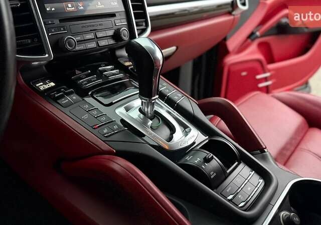 Чорний Порше Cayenne, об'ємом двигуна 3.6 л та пробігом 210 тис. км за 37999 $, фото 20 на Automoto.ua