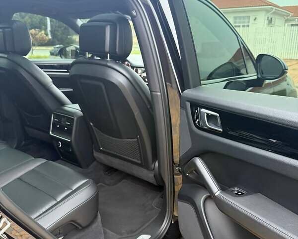 Чорний Порше Cayenne, об'ємом двигуна 3 л та пробігом 133 тис. км за 58000 $, фото 20 на Automoto.ua