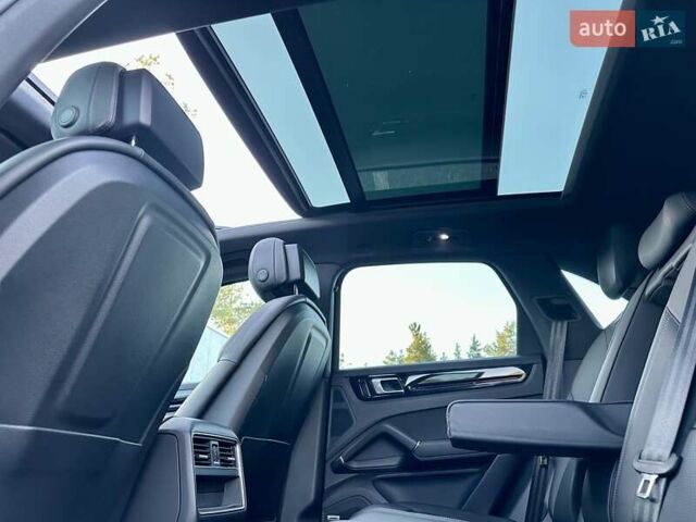 Черный Порше Каен, объемом двигателя 2.89 л и пробегом 76 тыс. км за 57800 $, фото 80 на Automoto.ua