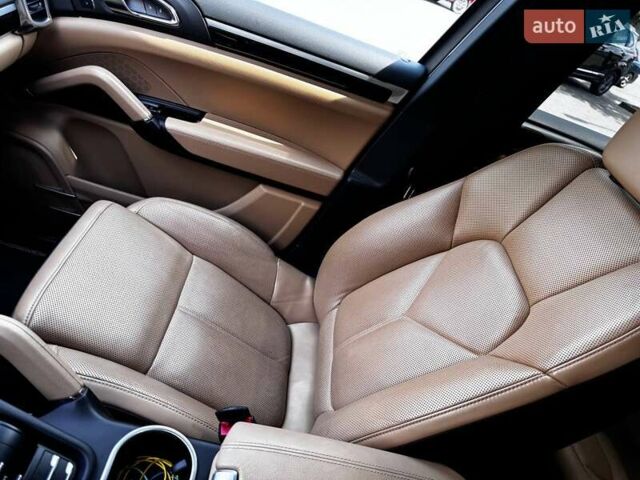 Чорний Порше Cayenne, об'ємом двигуна 3 л та пробігом 110 тис. км за 36000 $, фото 28 на Automoto.ua
