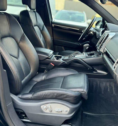 Черный Порше Каен, объемом двигателя 3.6 л и пробегом 113 тыс. км за 29500 $, фото 27 на Automoto.ua