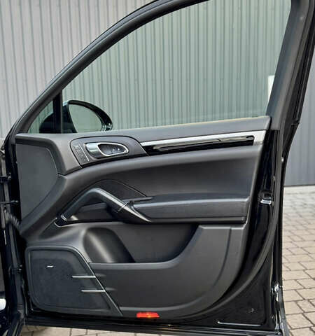 Черный Порше Каен, объемом двигателя 3.6 л и пробегом 113 тыс. км за 29500 $, фото 28 на Automoto.ua
