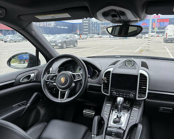 Черный Порше Каен, объемом двигателя 3 л и пробегом 114 тыс. км за 42000 $, фото 16 на Automoto.ua