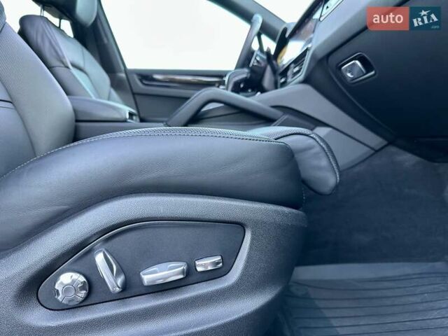 Черный Порше Каен, объемом двигателя 2.89 л и пробегом 76 тыс. км за 57800 $, фото 96 на Automoto.ua