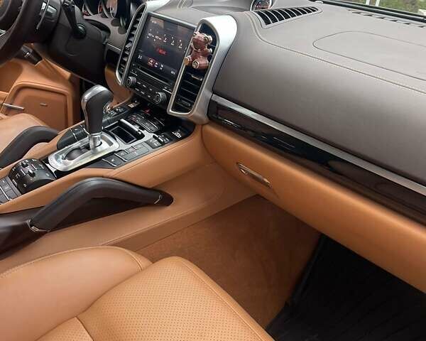 Чорний Порше Cayenne, об'ємом двигуна 3.6 л та пробігом 58 тис. км за 50000 $, фото 6 на Automoto.ua