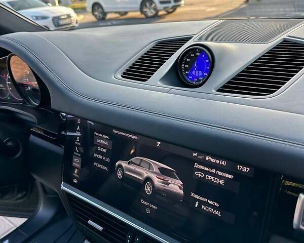 Черный Порше Каен, объемом двигателя 2.9 л и пробегом 110 тыс. км за 68500 $, фото 38 на Automoto.ua