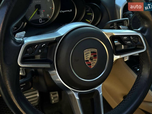 Чорний Порше Cayenne, об'ємом двигуна 3 л та пробігом 155 тис. км за 38000 $, фото 3 на Automoto.ua