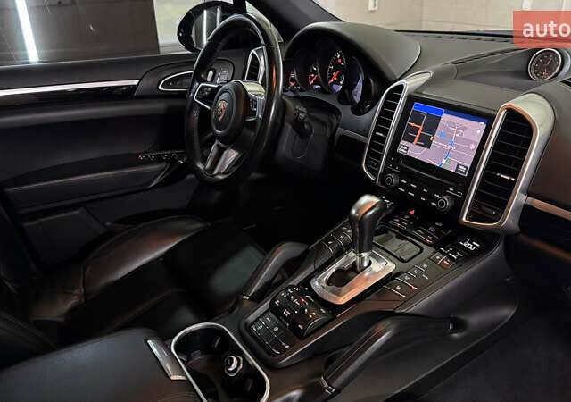Чорний Порше Cayenne, об'ємом двигуна 3 л та пробігом 146 тис. км за 45500 $, фото 29 на Automoto.ua