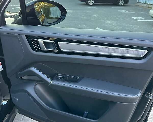 Черный Порше Каен, объемом двигателя 2.9 л и пробегом 110 тыс. км за 68500 $, фото 37 на Automoto.ua