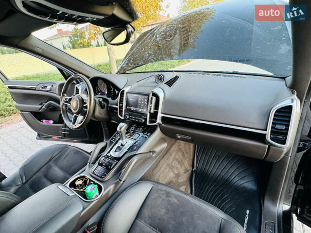 Черный Порше Каен, объемом двигателя 2.97 л и пробегом 131 тыс. км за 37999 $, фото 32 на Automoto.ua