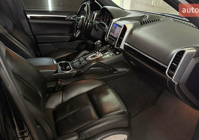 Чорний Порше Cayenne, об'ємом двигуна 3 л та пробігом 146 тис. км за 45500 $, фото 27 на Automoto.ua