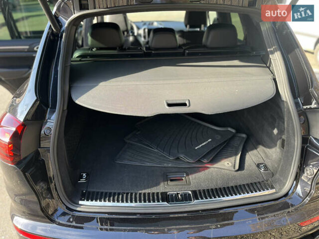 Черный Порше Каен, объемом двигателя 3.6 л и пробегом 88 тыс. км за 40000 $, фото 10 на Automoto.ua