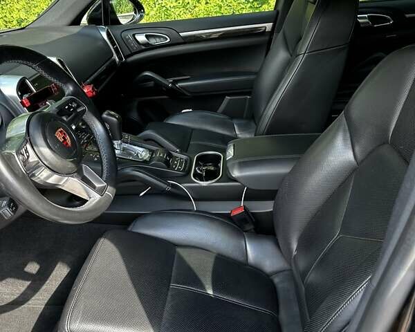 Чорний Порше Cayenne, об'ємом двигуна 3 л та пробігом 81 тис. км за 39950 $, фото 10 на Automoto.ua