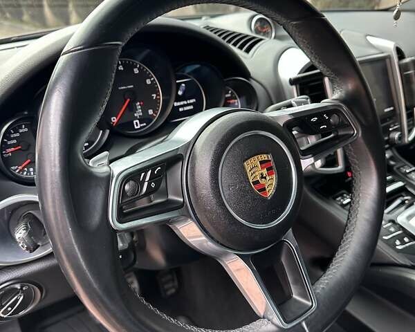 Черный Порше Каен, объемом двигателя 3.6 л и пробегом 64 тыс. км за 28999 $, фото 42 на Automoto.ua