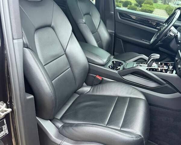 Чорний Порше Cayenne, об'ємом двигуна 3 л та пробігом 133 тис. км за 58000 $, фото 18 на Automoto.ua