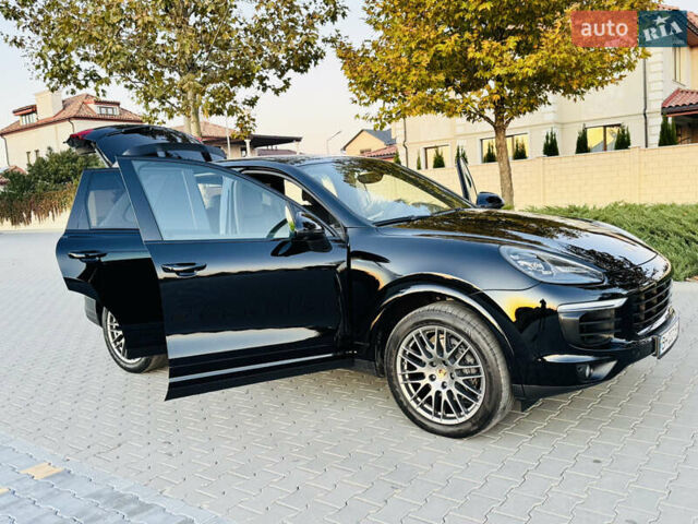 Черный Порше Каен, объемом двигателя 2.97 л и пробегом 131 тыс. км за 37999 $, фото 71 на Automoto.ua