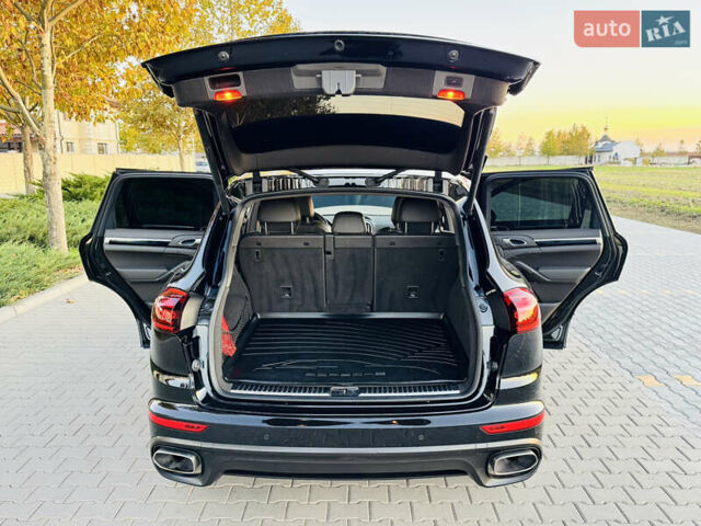 Черный Порше Каен, объемом двигателя 2.97 л и пробегом 131 тыс. км за 37999 $, фото 74 на Automoto.ua