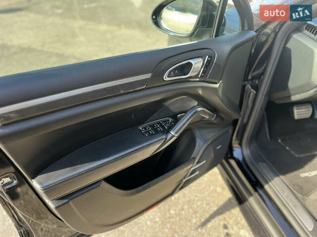 Черный Порше Каен, объемом двигателя 3.6 л и пробегом 88 тыс. км за 40000 $, фото 5 на Automoto.ua