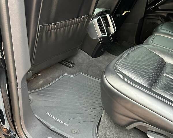 Черный Порше Каен, объемом двигателя 3.6 л и пробегом 64 тыс. км за 28999 $, фото 5 на Automoto.ua