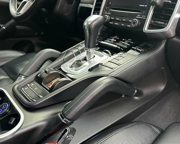 Черный Порше Каен, объемом двигателя 3.6 л и пробегом 64 тыс. км за 28999 $, фото 68 на Automoto.ua