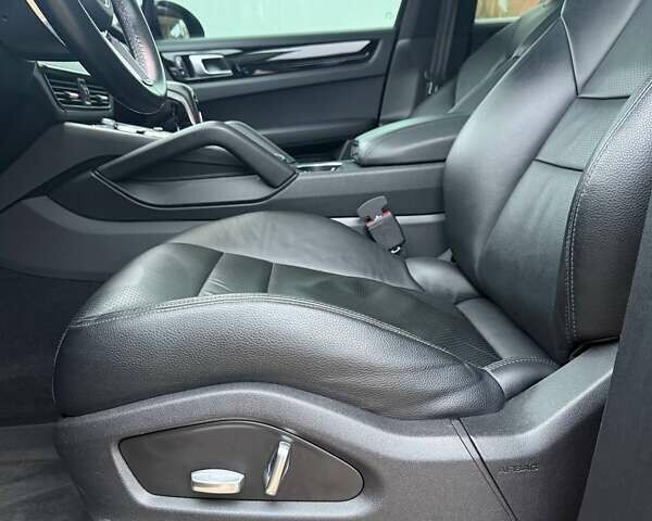 Чорний Порше Cayenne, об'ємом двигуна 3 л та пробігом 133 тис. км за 58000 $, фото 8 на Automoto.ua
