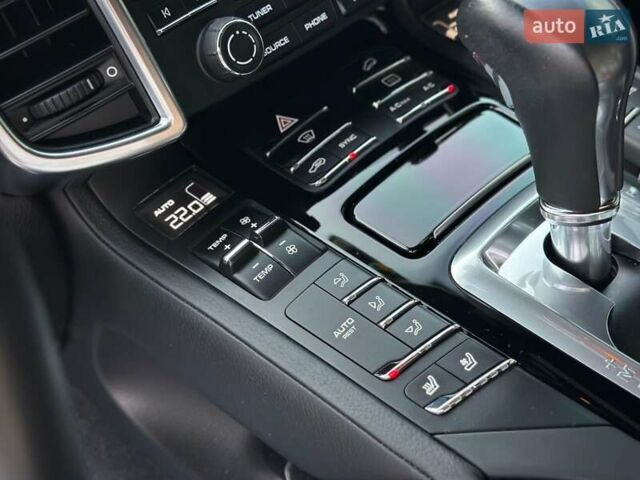 Чорний Порше Cayenne, об'ємом двигуна 3.6 л та пробігом 103 тис. км за 36000 $, фото 46 на Automoto.ua