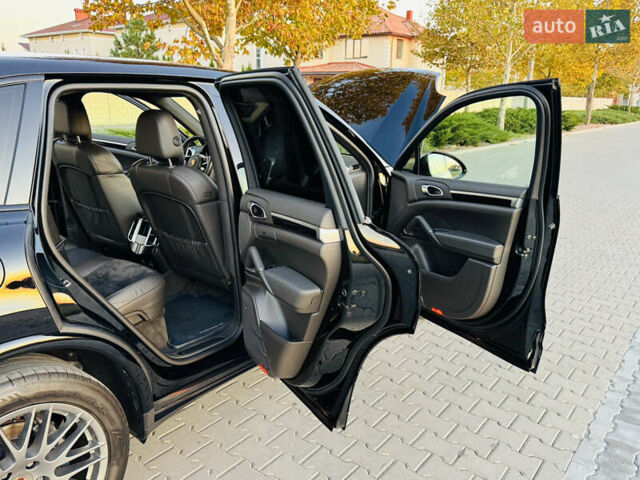 Черный Порше Каен, объемом двигателя 2.97 л и пробегом 131 тыс. км за 37999 $, фото 89 на Automoto.ua