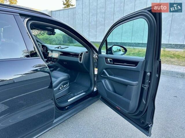 Черный Порше Каен, объемом двигателя 2.89 л и пробегом 76 тыс. км за 57800 $, фото 92 на Automoto.ua
