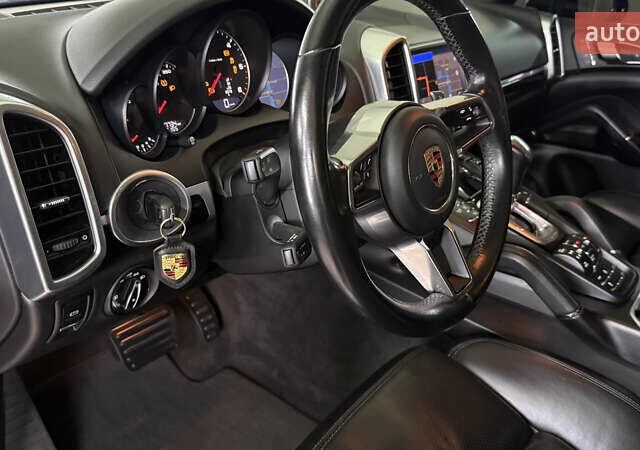 Чорний Порше Cayenne, об'ємом двигуна 3 л та пробігом 146 тис. км за 45500 $, фото 24 на Automoto.ua